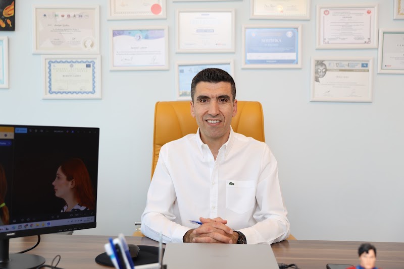 Op. Dr. Behçet Şahin