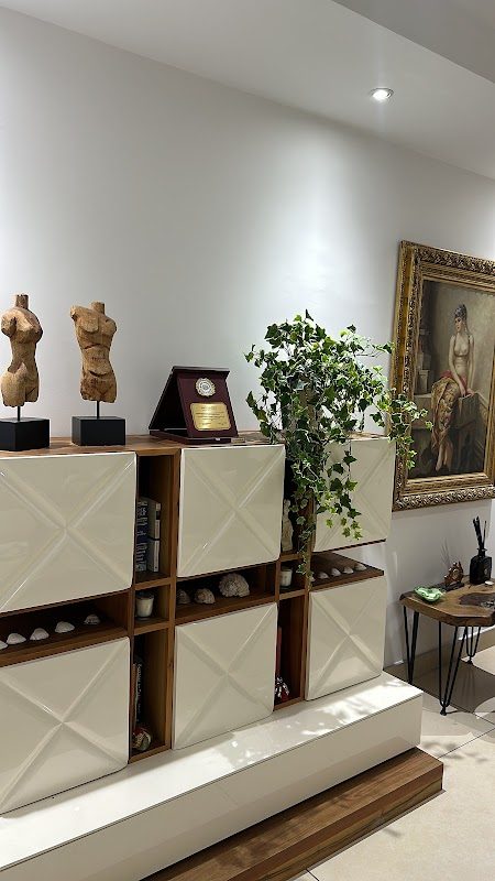 Dr. Defne Erkara