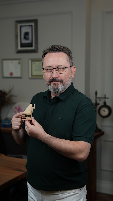 Op. Dr. Mesut Kaya