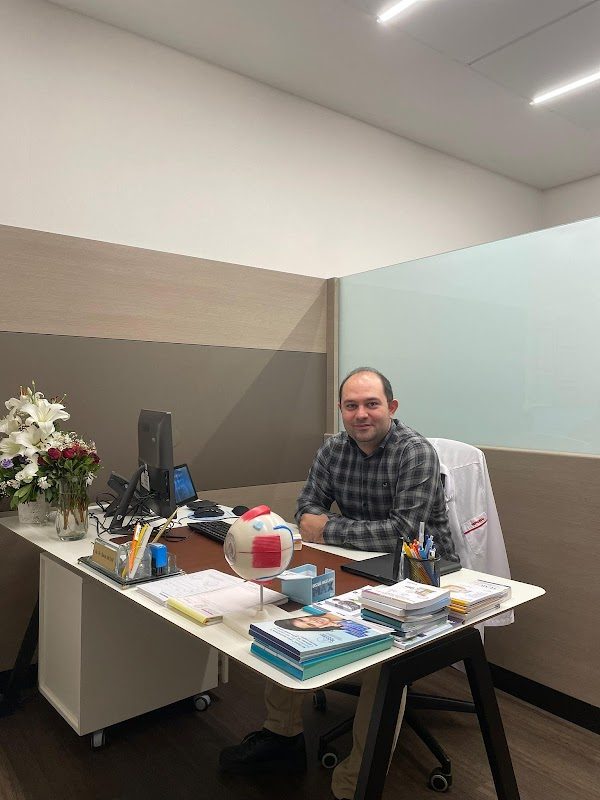 Dr. Burak Akbay