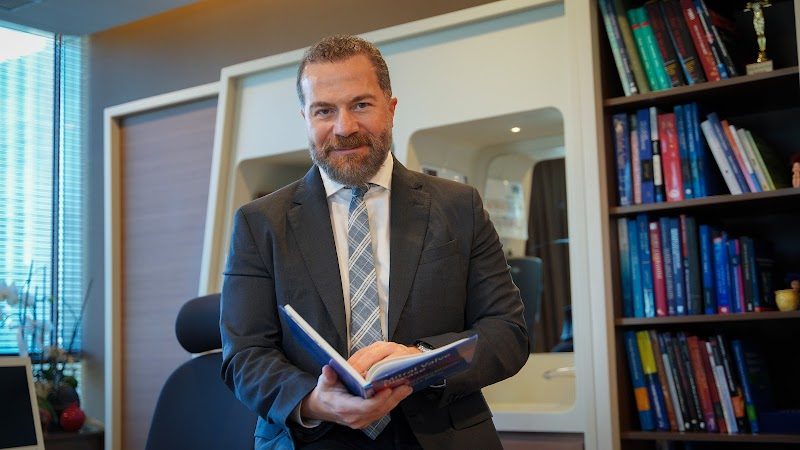 Dr. Ali Civelek