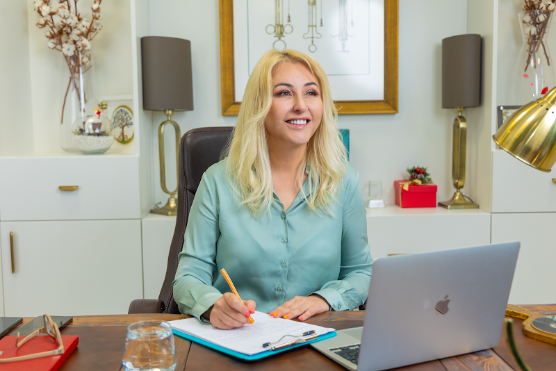 Dr. Özge Aydın